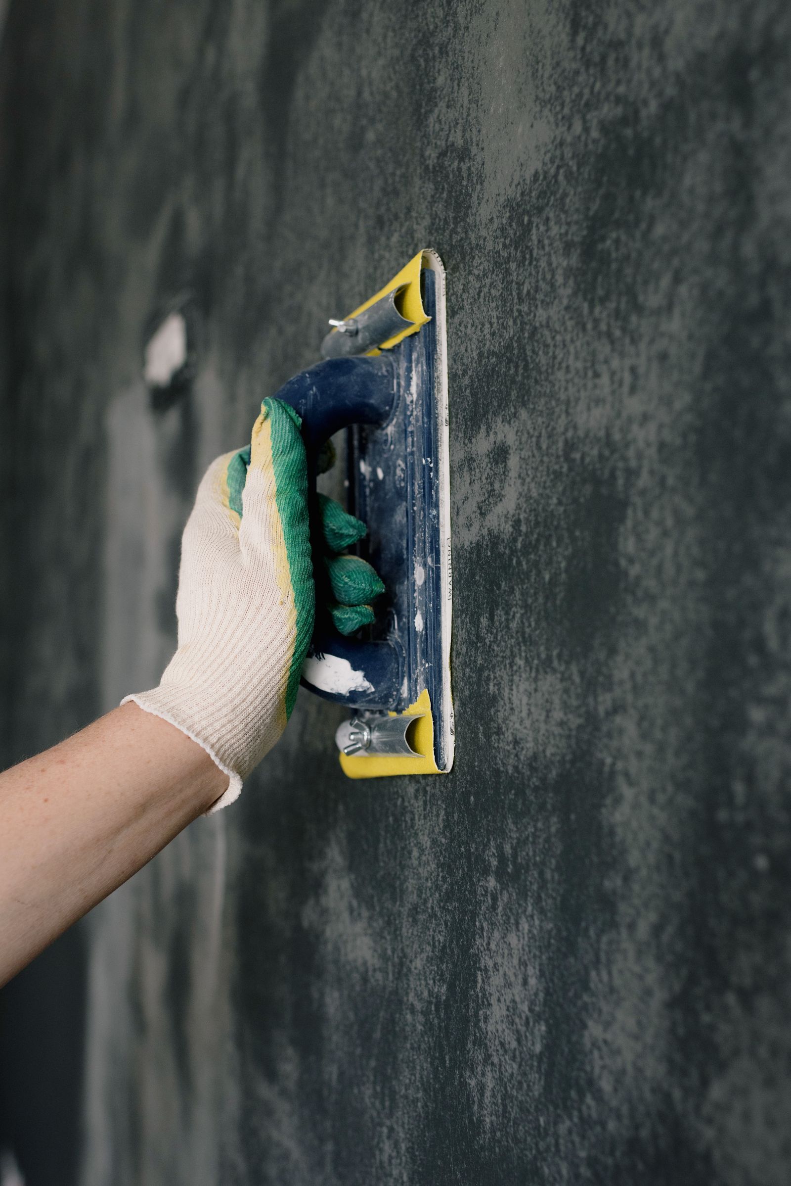 Handwerkzeuge bereitgelegt auf Holz